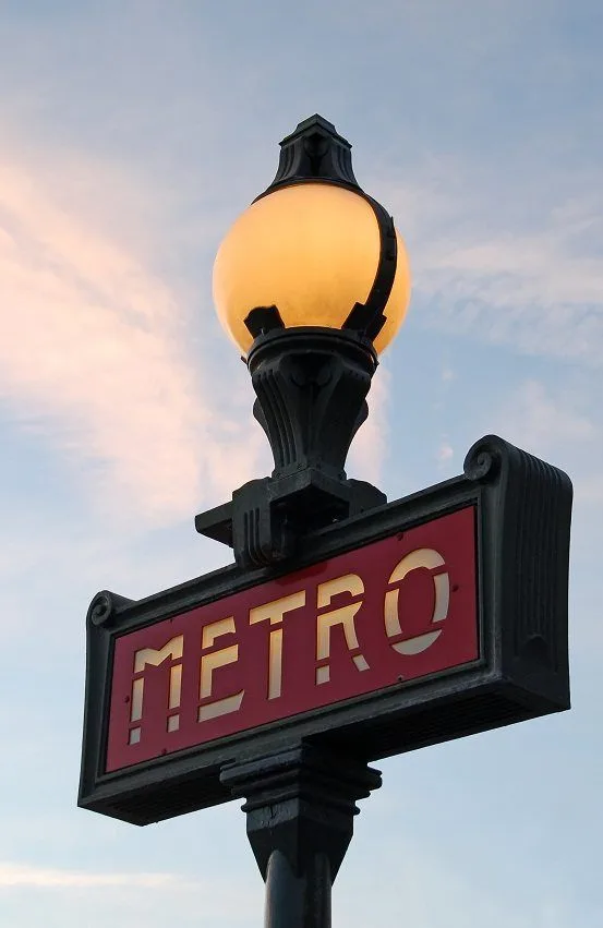 Las estaciones de metro: templos bajo el suelo