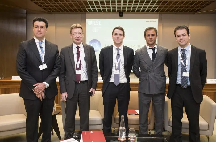     Foto:IESE || Ismael Clemente (Merlin), Helmut Muehlhofer (Allianz), Florent Dansent (Balckstone), Juan Pepa (Lone Star) y Carles Vergara (IESE)
